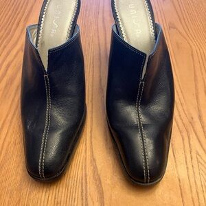 Unisa Starling Women black leather heels size 7M